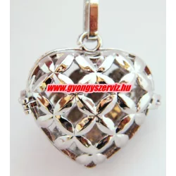   Leárazás! Angyalhívó medál. 32x40x16.5mm. Áttört szív. Platina szín.