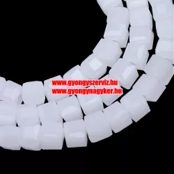   Kiárusítás!  20db. Csiszolt üveggyöngy. Kocka. 4mm. " Jade" AB. Mindig akcióban!