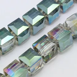 5db. Csiszolt üveg kocka gyöngy. 10mm. Ezüst AB.