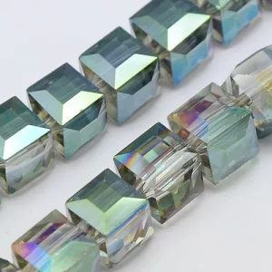 5db. Csiszolt üveg kocka gyöngy. 10mm. Ezüst AB.