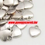 10db. Fém medál, fityegő. Szív. 12x10mm. Antik ezüst szín.