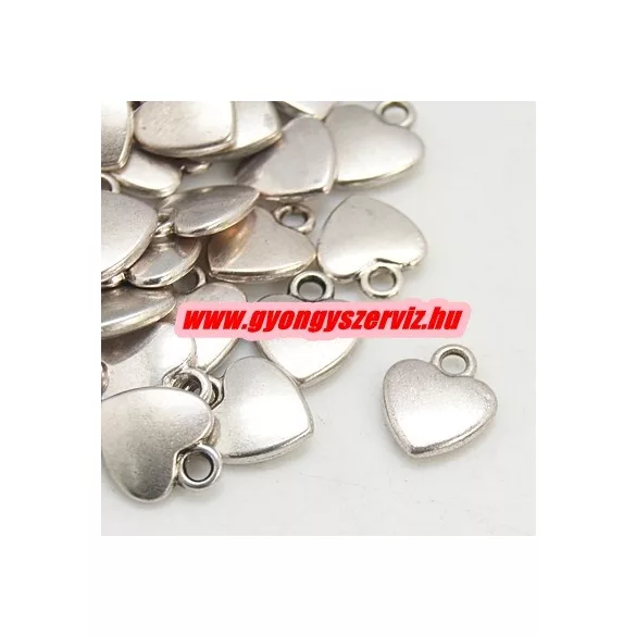 10db. Fém medál, fityegő. Szív. 12x10mm. Antik ezüst szín.