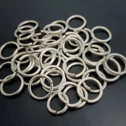 100db. Nyitott szerelőkarika. 8x1mm. Ezüst szín.