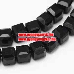 Kiárusítás!  10db. Csiszolt üveggyöngy. Kocka. 5.5mm. Fekete. Mindig akcióban!