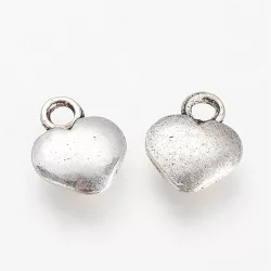   10db. Szívecske medál, fityegő. 12.5x10mm. Antik ezüst szín.