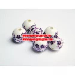 Porcelán gyöngy 10mm. Apró lila virág.