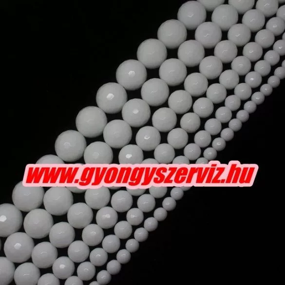 Csiszolt porcelánfehér gyöngy. 10mm.