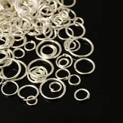  Nyitott szerelőkarika. Ezüst szín. 4-10mm. Mix. 10g/csomag.