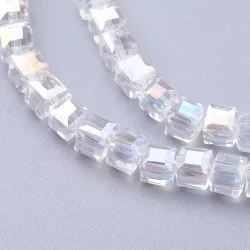   Leárazás!  20db. Csiszolt, (fazettált) üveggyöngy kocka. 4x4mm. Kristály AB.