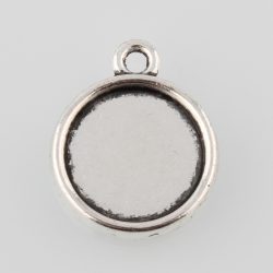   Kaboson medál alap. 12mm lencséhez. Antik ezüst szín. Kétoldalas.