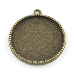   Kétoldalas kaboson alap. Antik bronz szín. 25mm lencséhez.