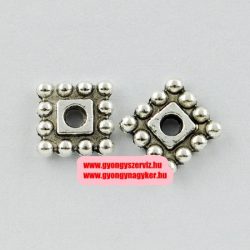   20db. Négyzet, köztes fémgyöngy. 7mm. Antik ezüst szín.