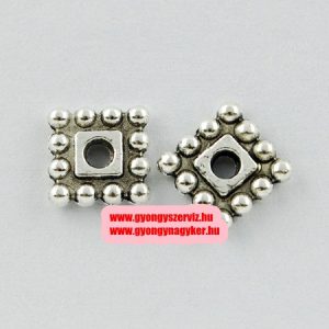 20db. Négyzet, köztes fémgyöngy. 7mm. Antik ezüst szín.