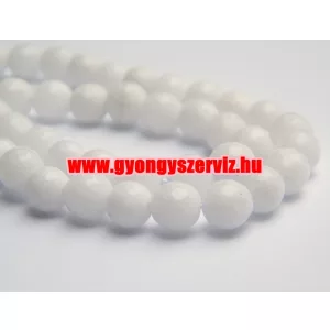 Csiszolt achát ásványgyöngy. 6mm. Porcelánfehér.