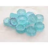 Cseh üveggyöngy. Türkizkék virág. 12mm.