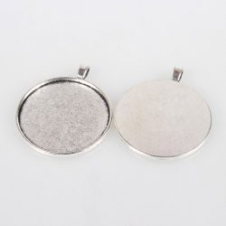 Kaboson medál alap. 40mm lencséhez. Antik ezüst szín.