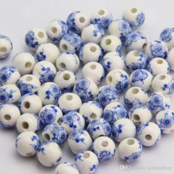 Porcelán gyöngy 10mm. Kék virágok.