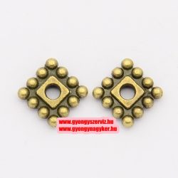 20db. Négyzet, köztes fémgyöngy. 7mm. Antik bronz szín.