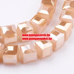   Kiárusítás!  Fémgőzölt, csiszolt üveggyöngy. Kocka. 10mm. Rózsaarany. Mindig akcióban!