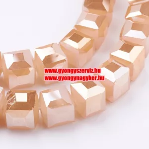 Kiárusítás!  Fémgőzölt, csiszolt üveggyöngy. Kocka. 10mm. Rózsaarany. Mindig akcióban!