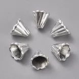 Gyöngykupak. 13x12mm. Antik ezüst szín.