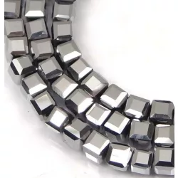 20db. Csiszolt üveg kocka gyöngy. 4mm. hematit.