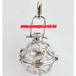   Leárazás! Angyalhívó medál. 49x27mm. Szívecskés gömb. Platina szín.