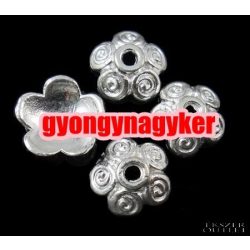   20db gyöngykupak. Fém gyöngy. 10x10x3.5mm. Ezüst szín.  Leárazva!