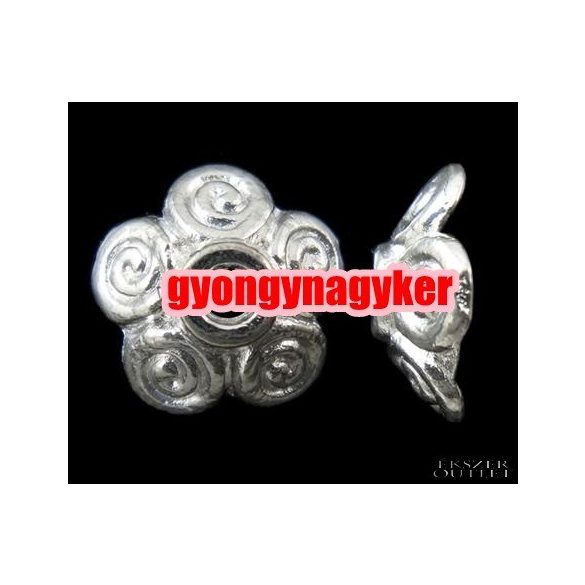 20db gyöngykupak. Fém gyöngy. 10x10x3.5mm. Ezüst szín.  Leárazva!